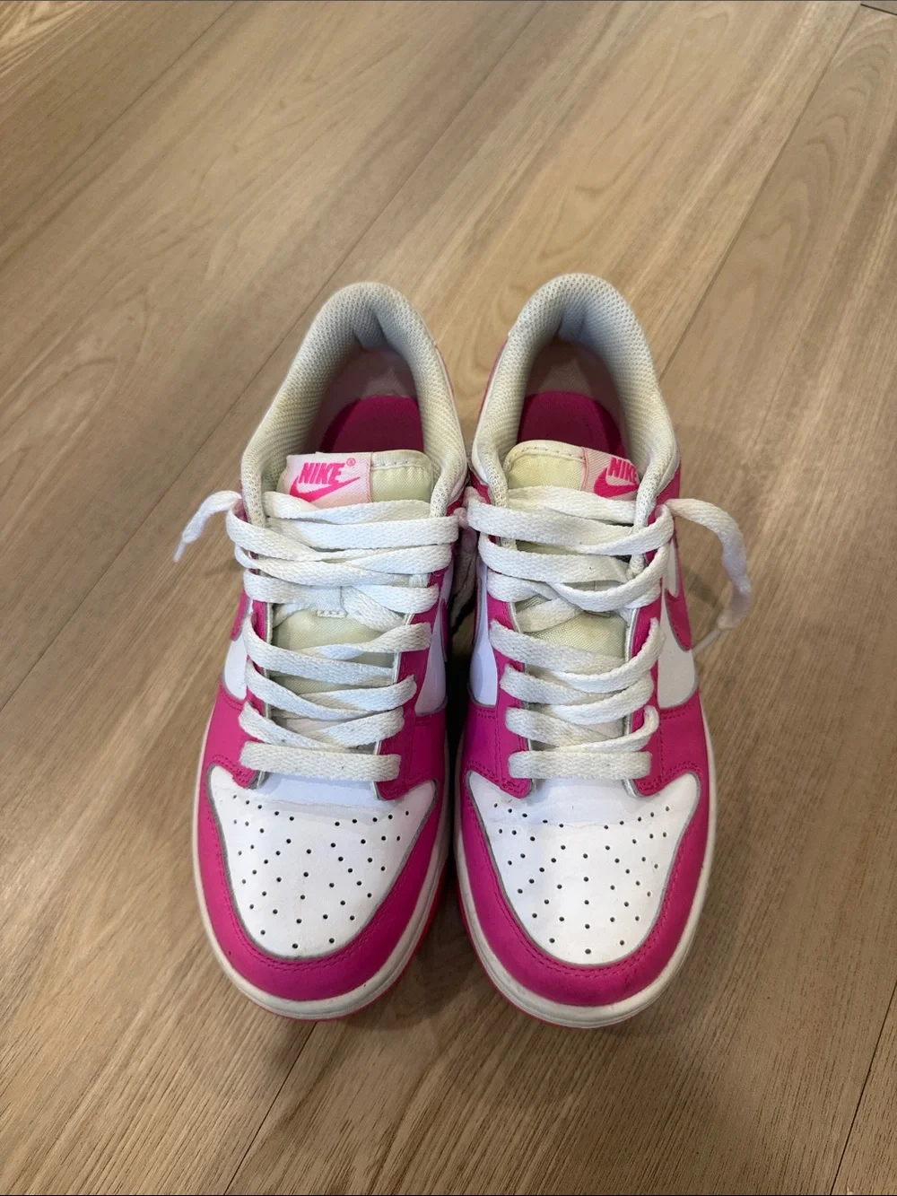 Nike Kids Low-Top Sneakers in Hot Pink and White